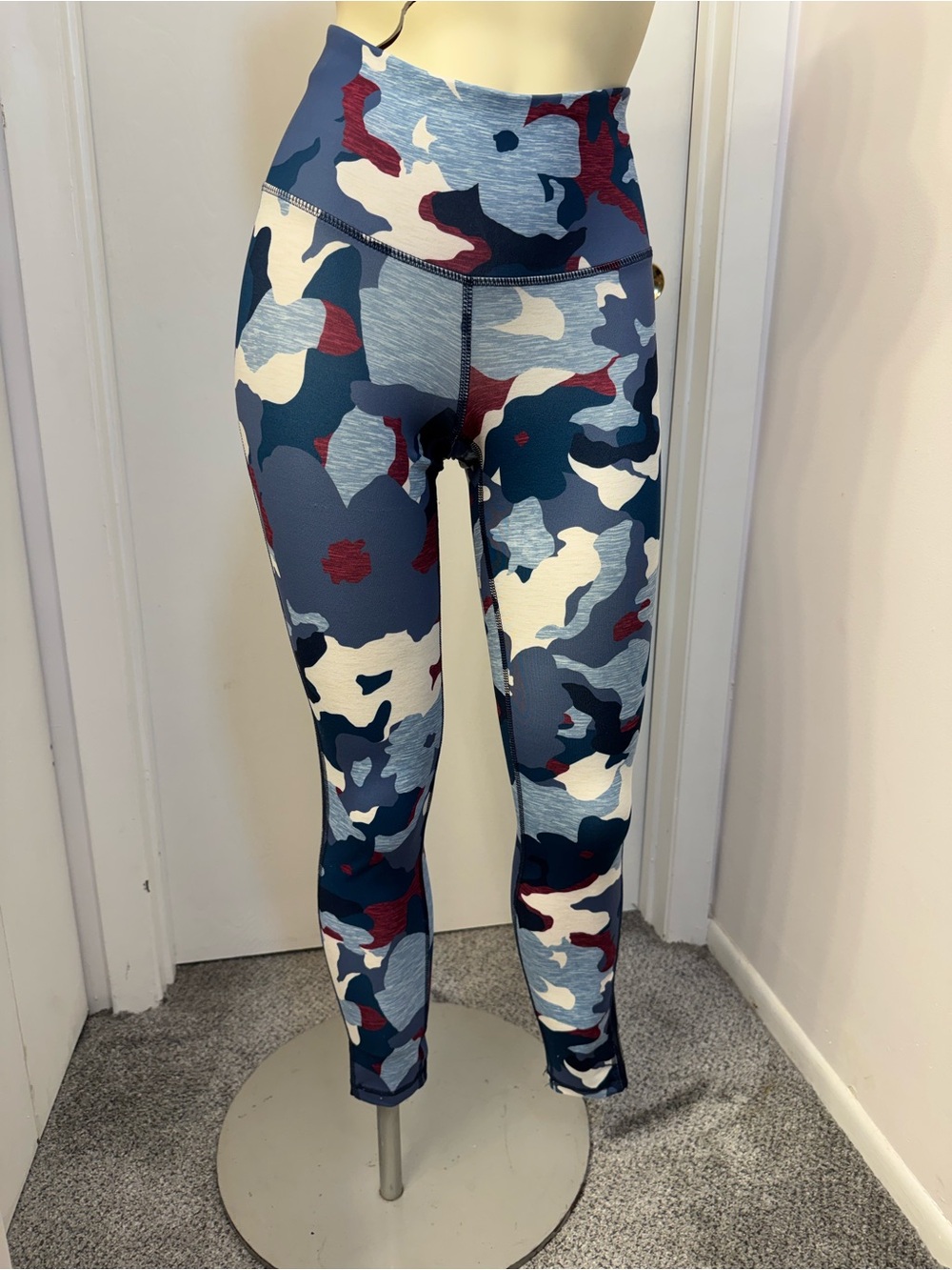 Old Navy Blue Multi Camo High-Waisted Leggings